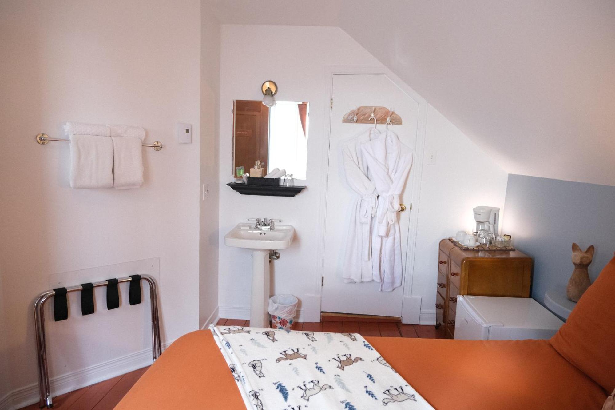 Les Pinsons Des Rives Bed & Breakfast La Malbaie Room photo