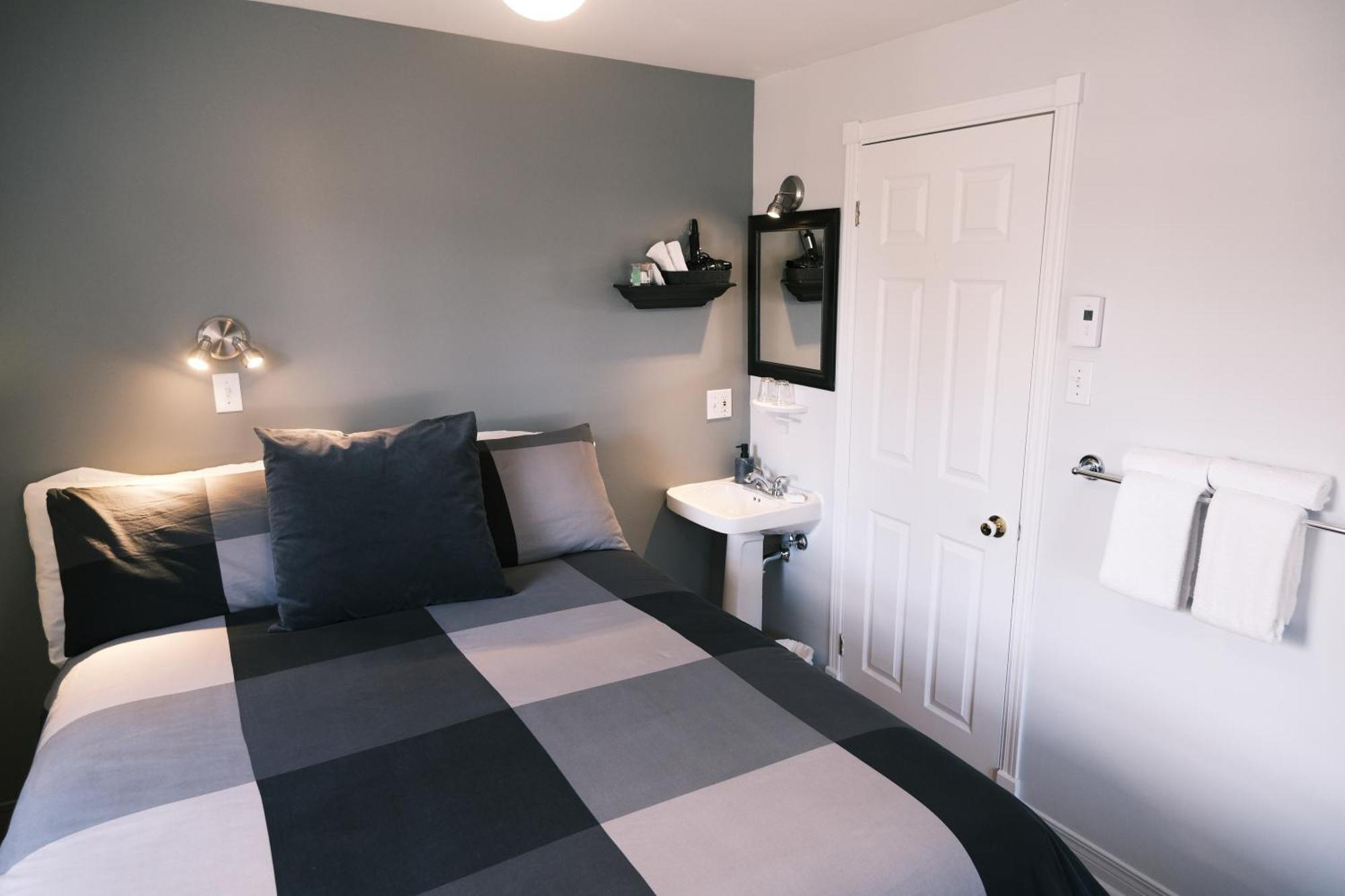 Les Pinsons Des Rives Bed & Breakfast La Malbaie Room photo