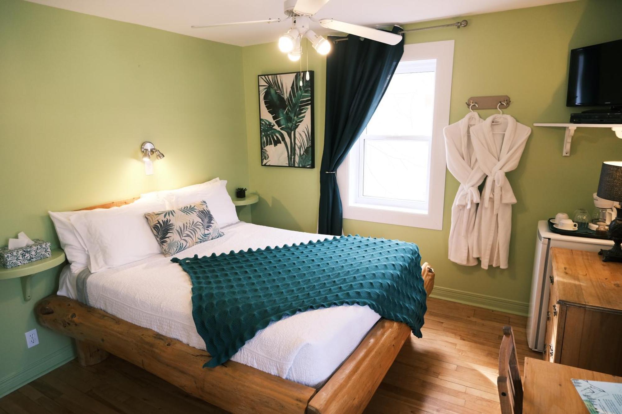 Les Pinsons Des Rives Bed & Breakfast La Malbaie Exterior photo